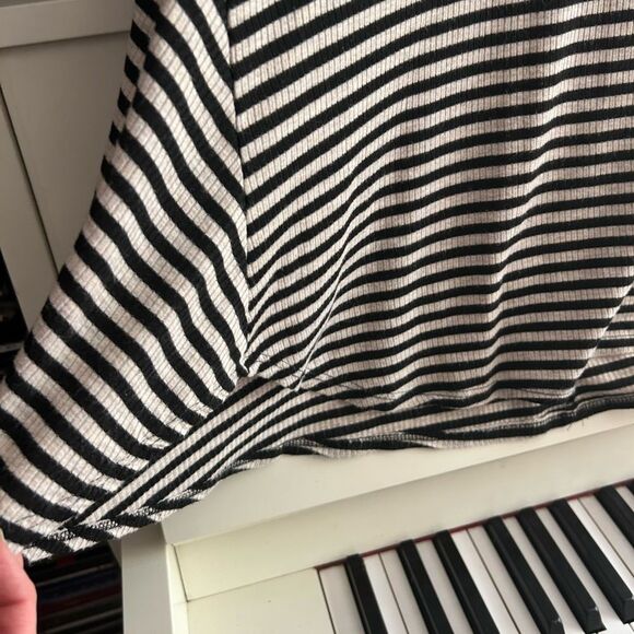 Pink Rose Black and White Striped Short Sleeve Tee M - Picture 8 of 16